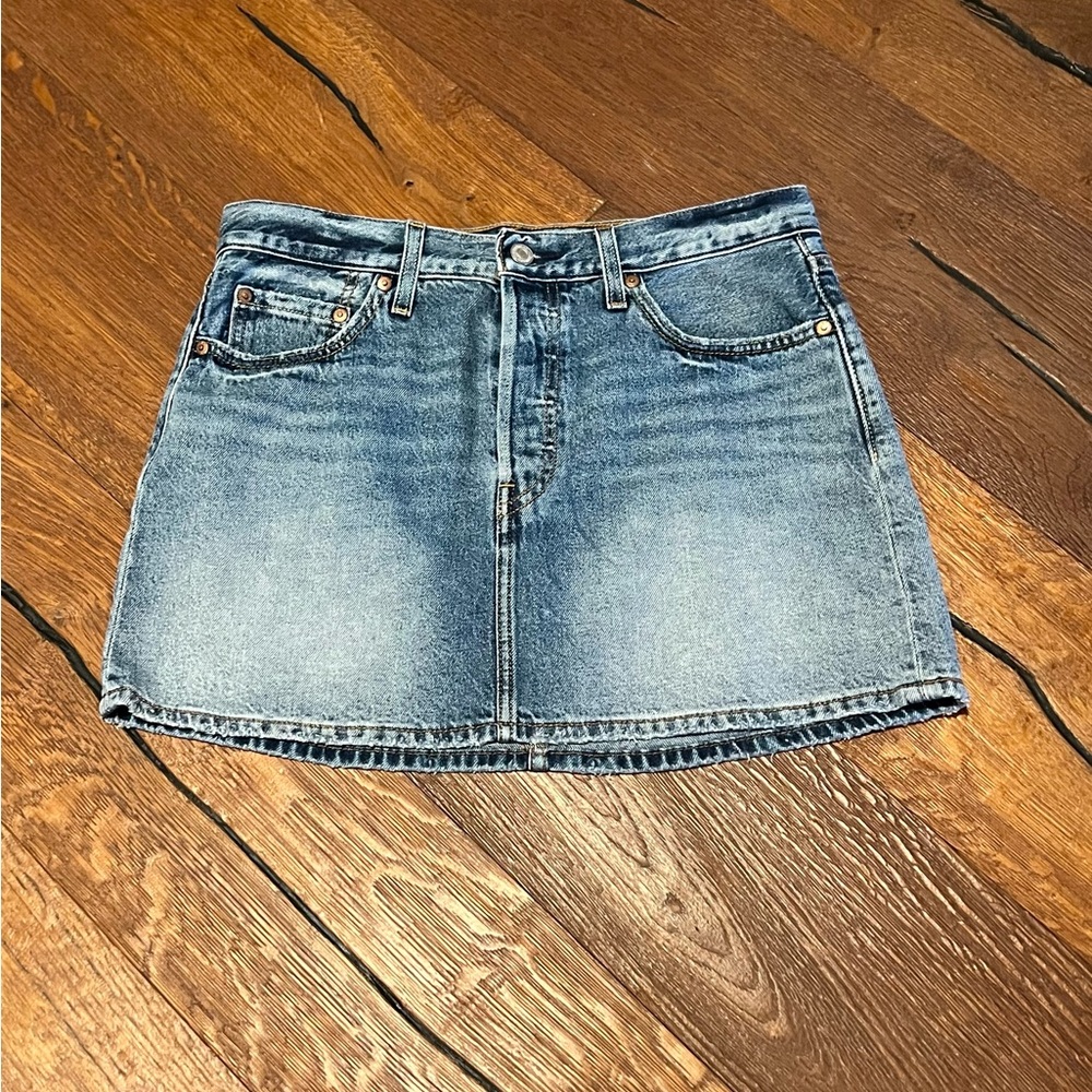 Levi’s Classic Blue Denim Skirt